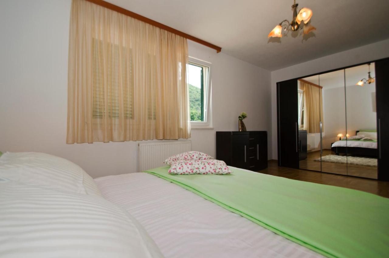 Rooms Leda Vrlika 외부 사진